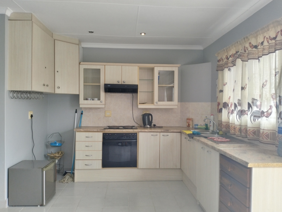 To Let 2 Bedroom Property for Rent in Wavecrest Eastern Cape
